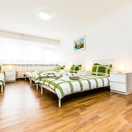Workers Apartment Am Wiener Platz Cologne Extérieur photo